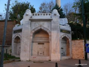 Ayasofya Üç Yüzlü Çeşme